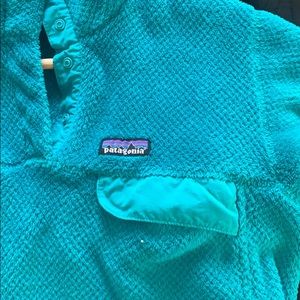 blue patagonia fleece pull over
